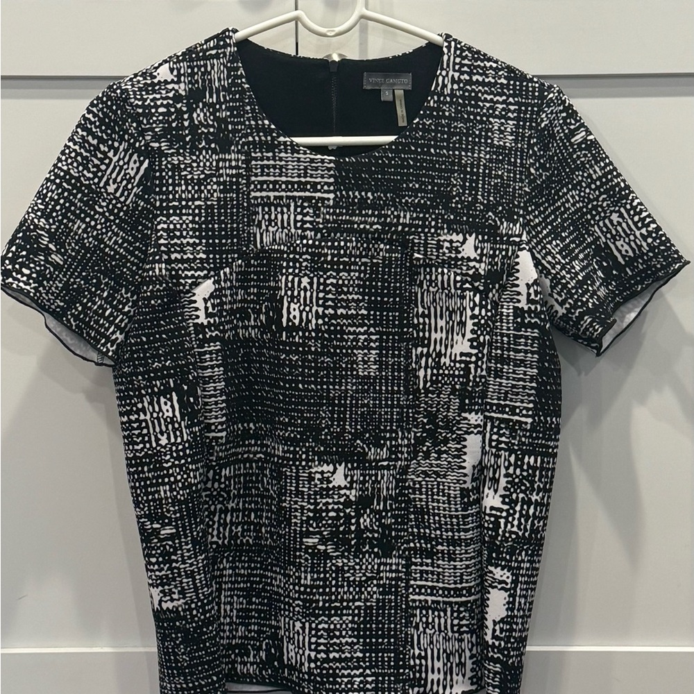 Vince Camuto Black and White Patterned Women's Top
